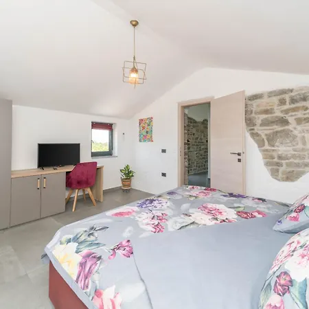 Fiore In Istria Suitable For Families And Cyclists * Momjan