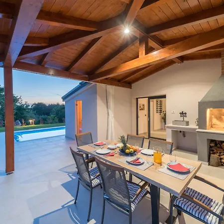 Willa Fiore In Istria Suitable For Families And Cyclists Momjan
